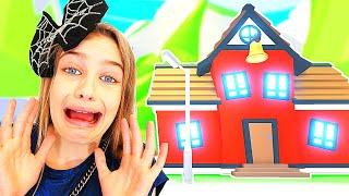 WHICH NORRIS NUT BUILDS BEST SCHOOL in Adopt Me Gaming w/ The Norris Nuts