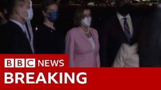 Nancy Pelosi lands in Taiwan despite China warning US will 'pay the price' - BBC News