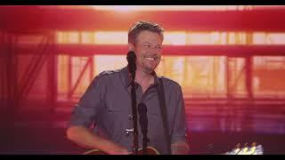 Blake Shelton - Minimum Wage (The Kelly Clarkson Show Performance)