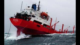 Top 10 Extreme Ships Travel on Large Waves In Storm