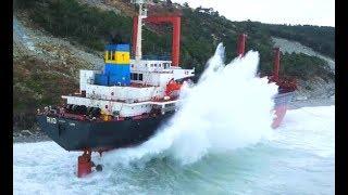 Top 10 Large Ships In Heavy Storm! Ships & Boats Crashing