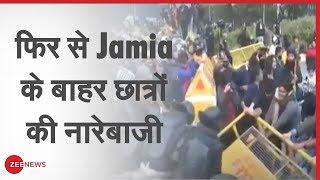 Delhi में Jamia के बाहर छात्रों की नारेबाजी | Police ने  छात्रों को रोका | Anti-CAA Protest