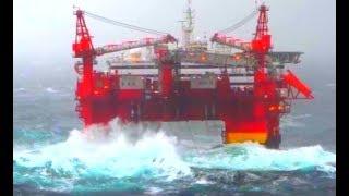 Top 10 Large Ships and Oil Platforms Face Strong Waves In Storm