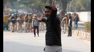 Man fires at Protesters at Jamia University, Shouts "Yeh Lo Aazadi"