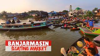 FLOATING MARKET AT BANJARMASIN INDONESIA