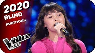 Israel Kamakawiwoʻole - Over The Rainbow (Mayumi) | The Voice Kids 2020 | Blind Auditions