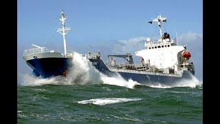 Top 10 Large Ships In Extreme Waves & Terrible Storm