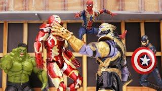 Figure THANOS destroys IRON MAN by Infinity Gauntlet