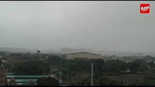 Port-Louis sous la pluie et le brouillard