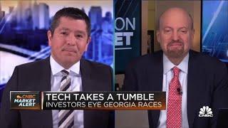 Jim Cramer: Buy banks based on earnings, not move in 10-year yield