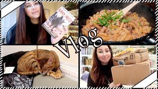 Reading Vlog & opening the PO box | Book Roast