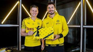 "Please watch my hand, Bro!" - Reus, Hummels & Co. wrap a football | BVB Boxing Days #2