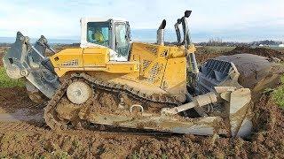 The World's Largest Hydrostatic Bulldozer Working