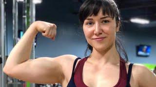 BEAUTIFUL YOUNG MUSCLE GIRL FLEXING HER HUGE BICEPS TOP 10 CLIPS